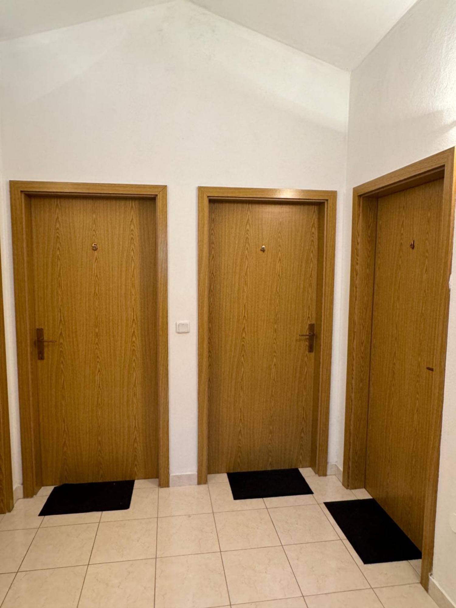 פרימוסטן Apartments Prgin Krizan מראה חיצוני תמונה